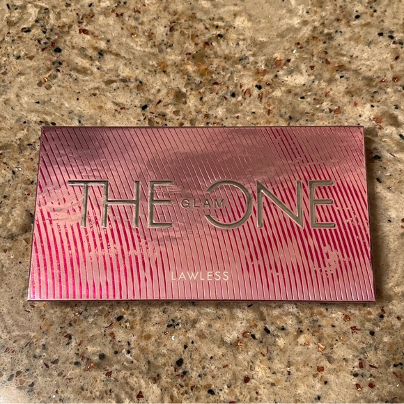 Lawless mini The Glam One eyeshadow palette - Picture 2 of 4